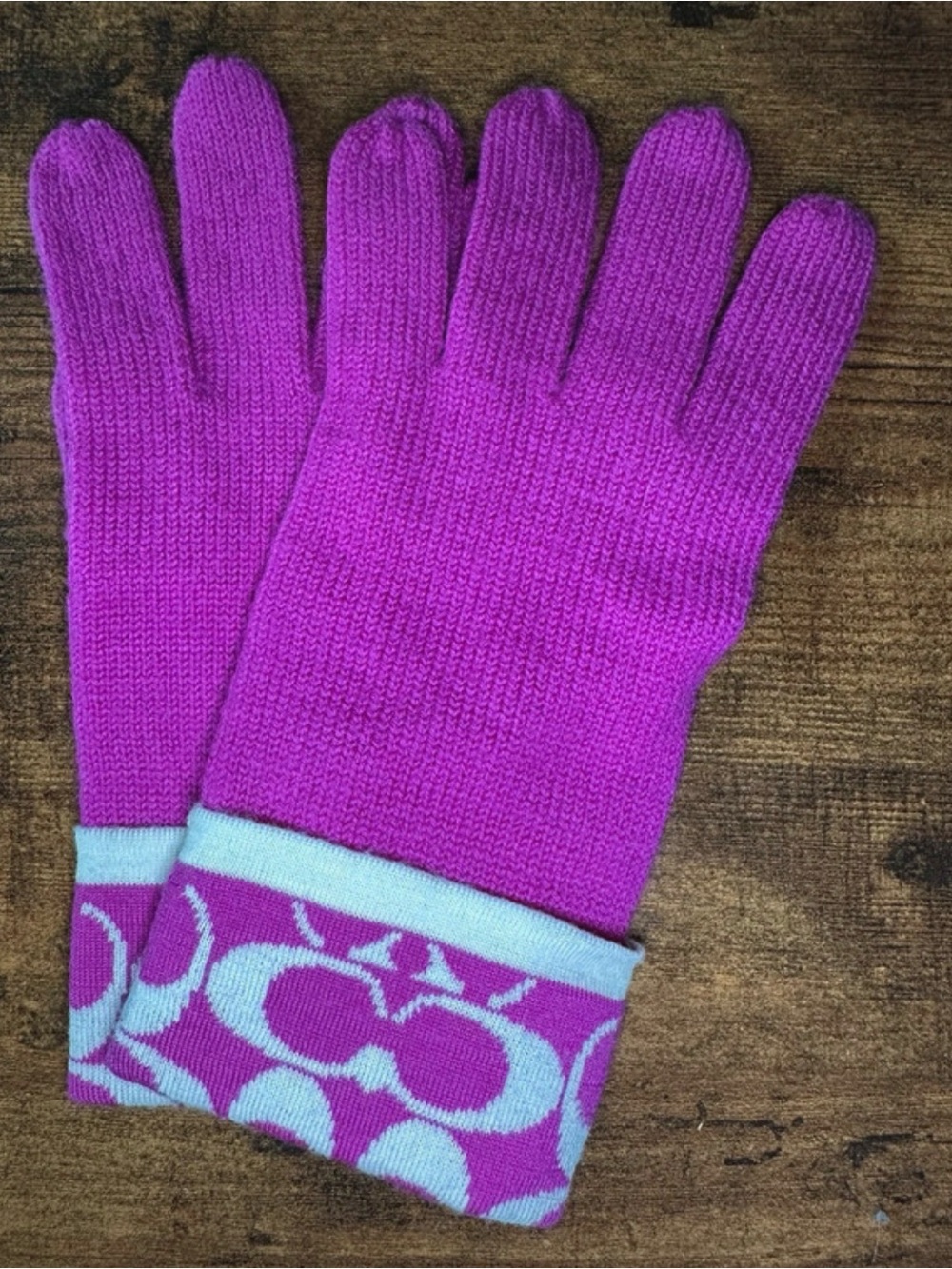 Coach Women's Bright Fuchsia Knit Gloves with Signature Cuff NWOT